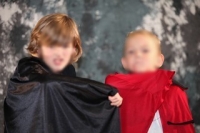 Zwei ausdrucksstarke Draculas